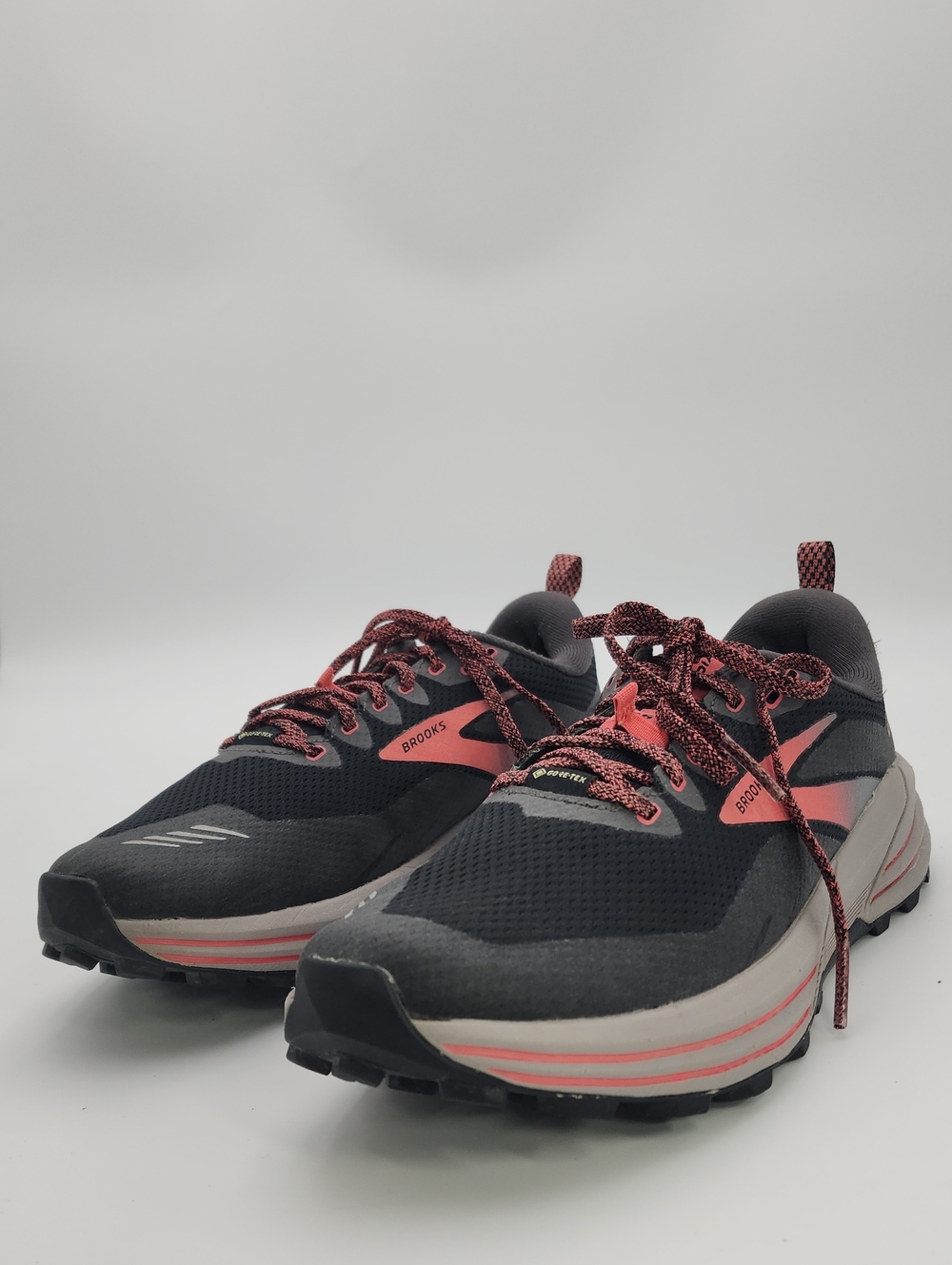 Brooks Cascadia 16 GTX Waterproof Trail Running Shoes Women's Size 10.5 B Black